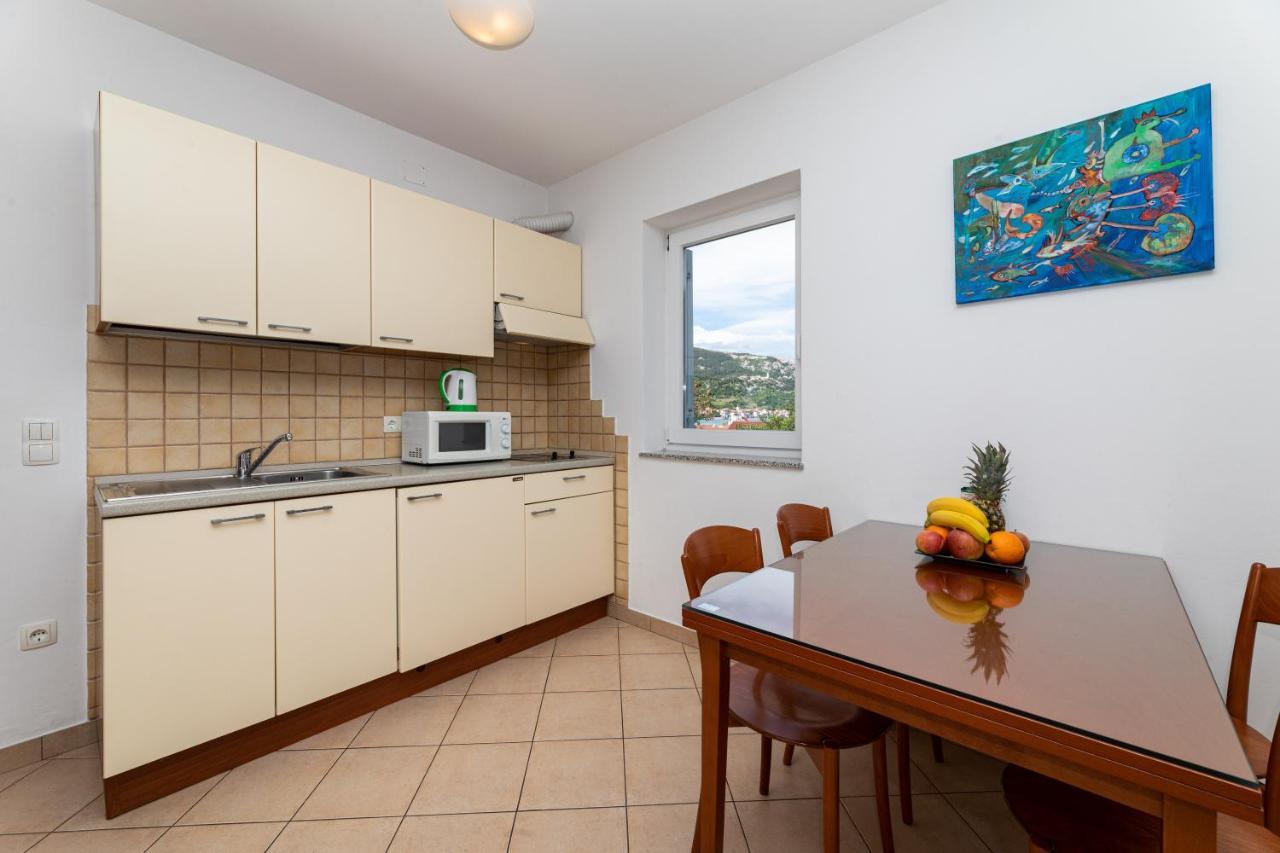 Happy Apartment *